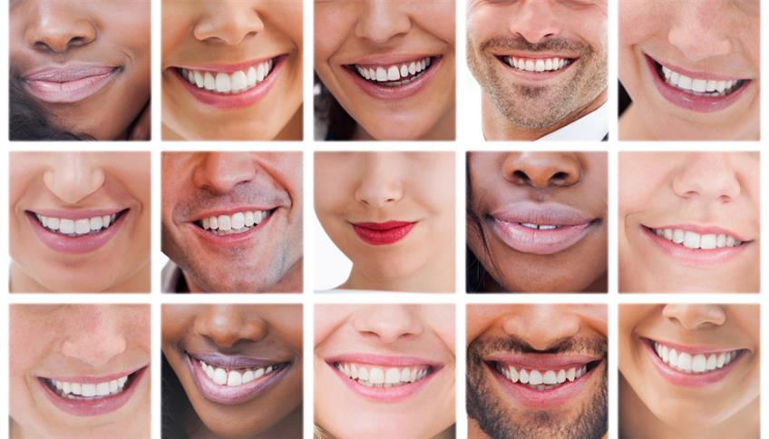 Sorrisi, smorfie e movimenti della bocca Sorrisi, smorfie e movimenti della bocca